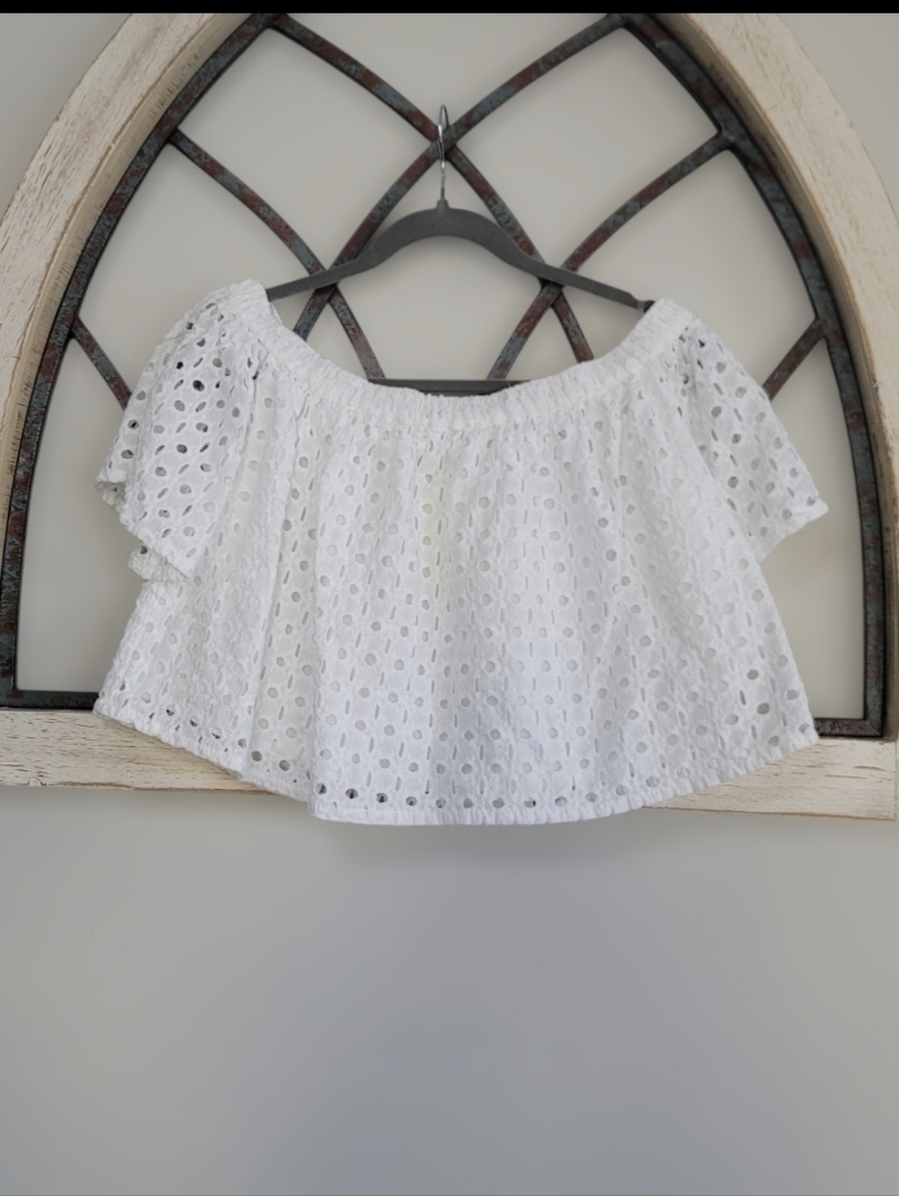 *NWT* Rebellion white eyelet off-the-shoulder crop top, Sz L